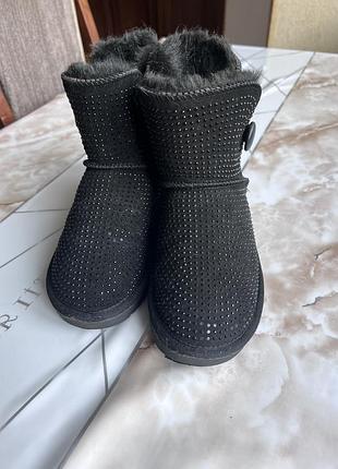 Жіночі уггі ugg чорні з хутром