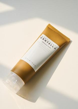 Skin1004 madagascar centella ampoule foam кремова очищаюча пінка для чутливої шкіри