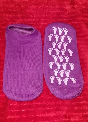 Увлажняющие гелевые носки spa gel socks 
149 грн 
на размер 35/37 на более не подойдут.