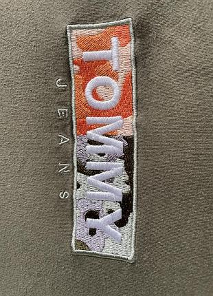 Футболка жіноча tommy jeans хакі з вишивкою