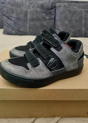 Кроссовки adidas 35 - 36 р. 22,5 см