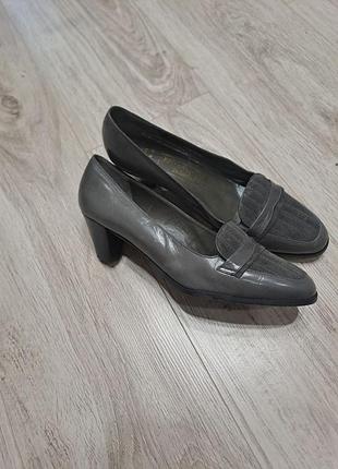 Жіночі шкіряні туфлі bally розмір 39.5 -40