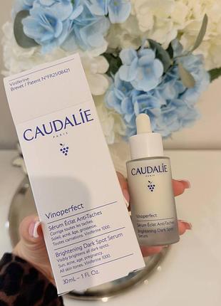 Caudalie vinoperfect освітлювальна сироватка для темних плям з вітаміном с