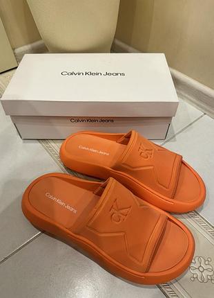 Шльопанці слайдери calvin klein жіночі помаранчеві нові 40 розмір