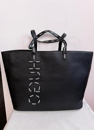 Сумка hugo boss- оригінал,жіноча, шкіряна,сучасного дизайну, у чорному кольорі