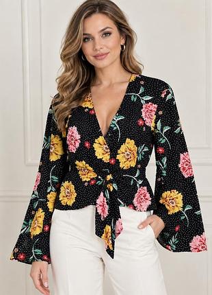 Блузка женская topshop хl укороченная черная с ярким цветочным принтом v-образным вырезом расклешенными рукавами и завязкой на талии