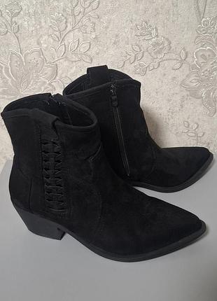 Напівчоботи з нубуку на підборі