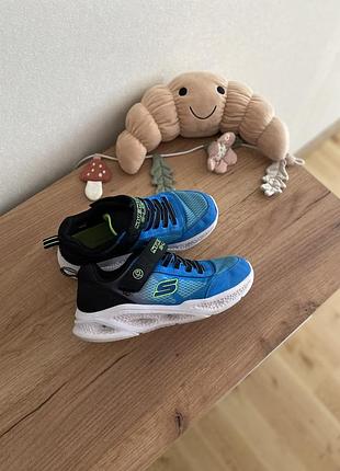 Кросівки для хлопчика skechers meteor lights krendox із легендарної серії s-lights.