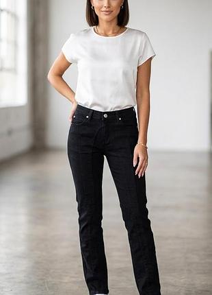 Revolt jeans джинсы женские плотные прямые в отличном состоянии
revolt jeans джинсы женские прямые в отличном состоянии