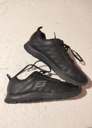 Жіночі чорні шкіряні кросівки skechers,