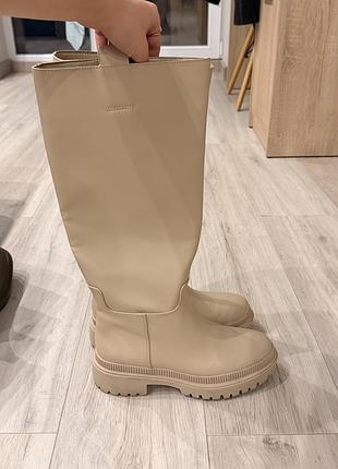 Жіночі чоботи h&m високі бежеві