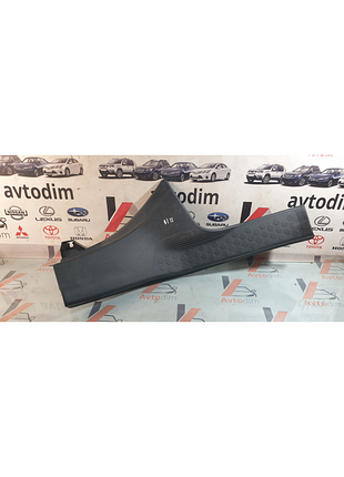Накладка на поріг задня права 94061sg000 subaru forester sj 2012-2018 дизель