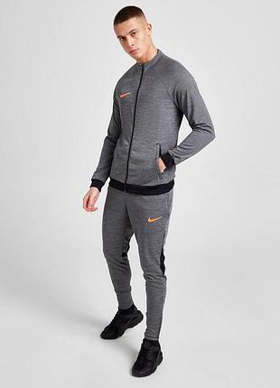 Чоловічий спортивний костюм від nike розмір m оригінал