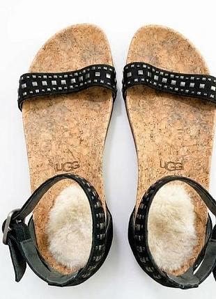 Пробочные босоножки ugg с заклепками