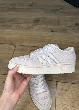 Кросівки рожеві adidas 9
