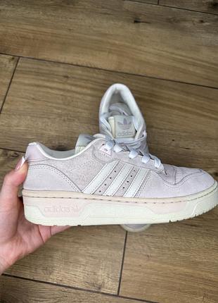 Кросівки рожеві adidas 4