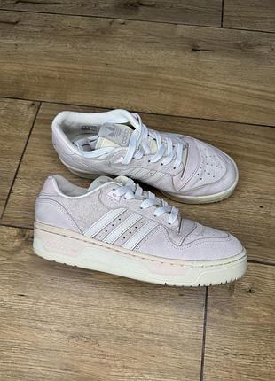 Кросівки рожеві adidas
