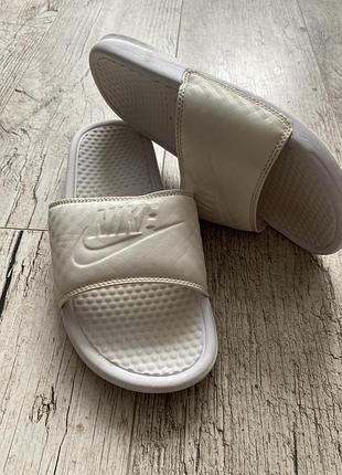 Шльопанці  nike білі