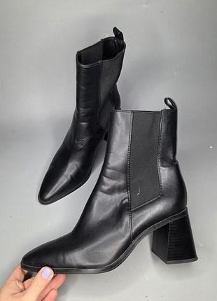 Осінні черевики zara