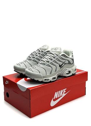 Жіночі кросівки nike air max plus light olive reflective