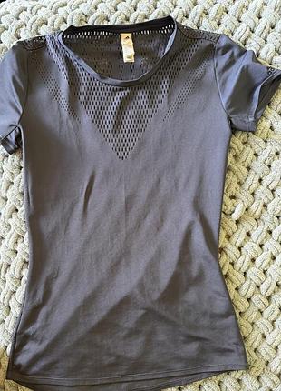 Жіноча футболка adidas з круглим вирізом xs-s
