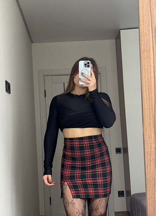 Спідниця zara у червону клітинку з розрізом