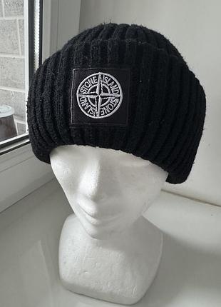 Чорна в'язана шапка-біні з відворотом stone island