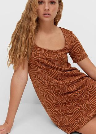 Платье короткое летнее женское stradivarius 6376/125/350 m коричневое (sz06376125350042) платье