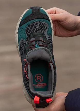 Reebok zig kinetica ii edge 
black blue 5