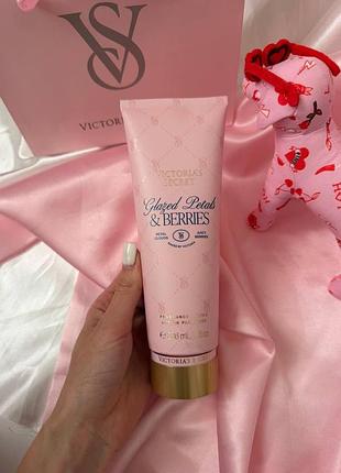 Парфумований лосьйон для тіла glazed petals & berries victoria's secret fragrance lotion, usa
