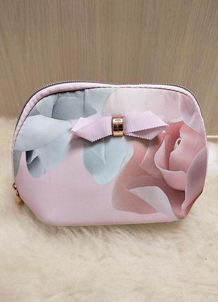 Гарна косметичка від британського бренду ted baker