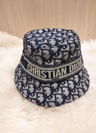 Шляпа шляпа christian dior.