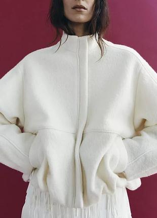 Крутезний бомбер зі 100% вовни zara