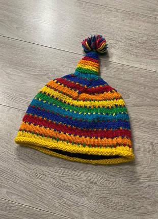 Шерстяная шапка в стиле coogi