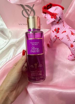 Парфумований спрей для тіла berry parfait fragrance mist victoria's secret usa