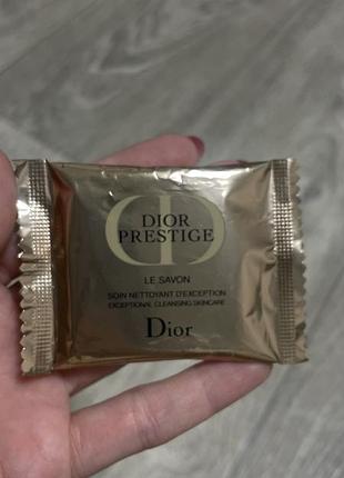 Мініатюра парфумованого мила dior prestige le savon exceptional cleansing creme-mousse саше 10 г