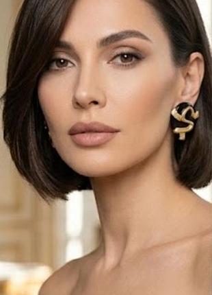Акцентные серьги с маркировкой скиапарелли 7