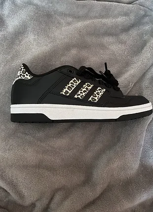 Кросівки adidas rapid court low