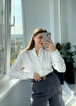 Біла сорочка на кнопках з чоловічого плеча armani