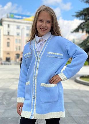 Кардиган для дівчинки в'язаний класика блакитний