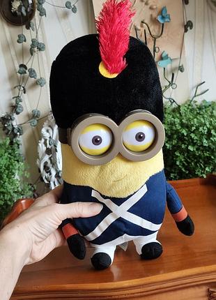 Оригинальная мягкая игрушка миньон в военной форме / гусарь (minions universal)