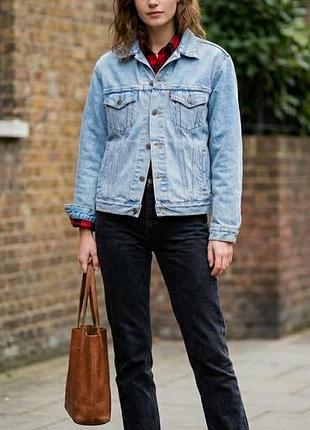 Вінтажна джинсова куртка levi's (з теплою картатаю підкладкою) — розмір m / l