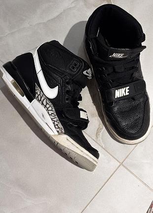 Високі кросівки на хлопчика nike 36 р, 23см