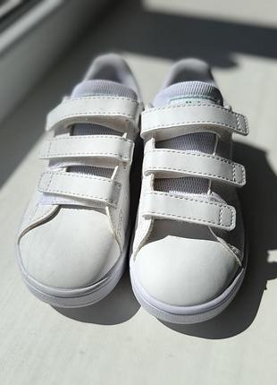 Кросівки для дітей adidas білі, розмір 28, довжина устілки 17,5 см