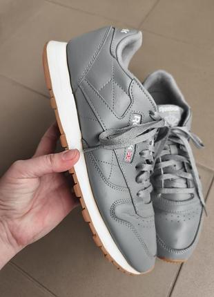 Кожаные кроссовки reebok