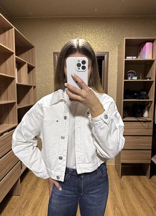 Куртка жіноча zara біла джинсова