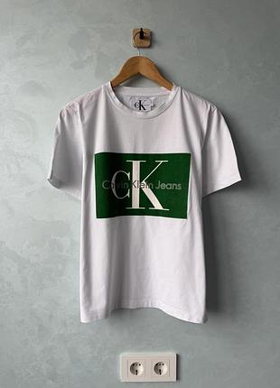 Футболка чоловіча calvin klein з оксамитовим логотипом, біла s