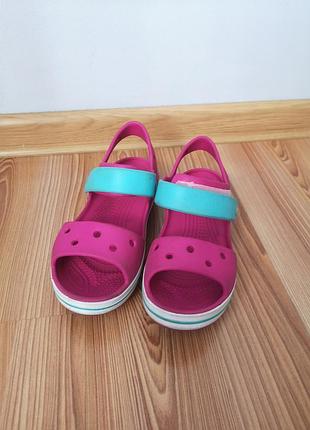 Босоніжки та сандалі crocs j2