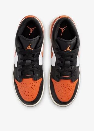 Кросівки унісекс nike air jordan 1 low чорний, помаранчевий