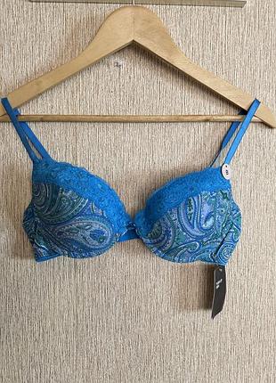 Жіночий бюстгальтер пуш-ап (push-up bra) з яскравим східним принтом «пейслі» (огірки) та мереживним оздобленням у верхній частині чашок від бренду h&m